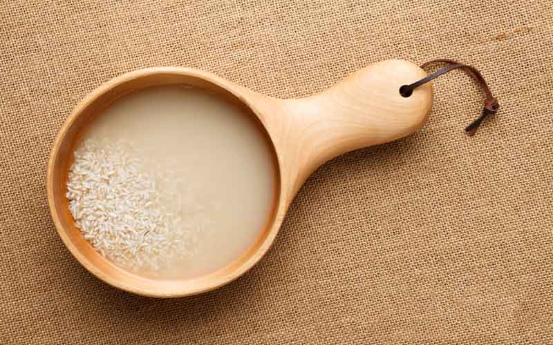 nước vo gạo giúp trắng da, trẻ hóa da một cách hiệu quả