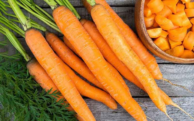 Cà rốt có chứa nhiều thành phần có lợi, nuôi dưỡng làn da mãi trẻ, mãi xinh.