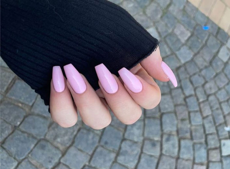 nail form thang màu hồng pastel tối giản thanh lịch