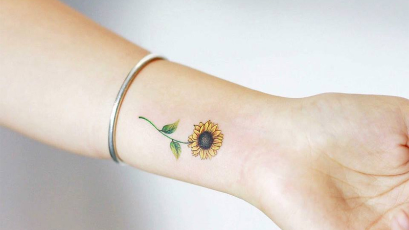 Hình xăm vòng hoa ở cổ  tattoo by Trần Thị Thiên Hương   Hình xăm Xăm  Hình