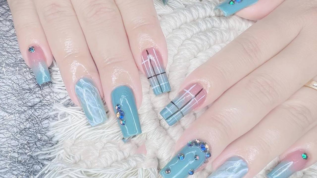 Tổng hợp những mẫu nail màu xanh cực trendy cho nàng  IVY moda
