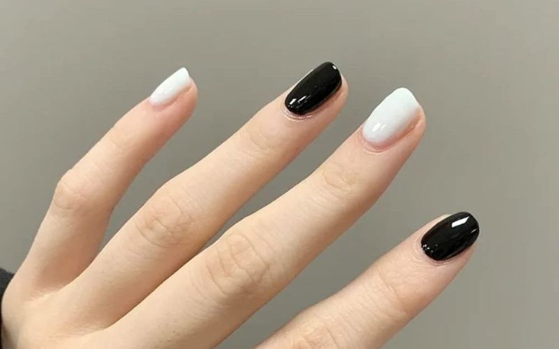 Mẫu nail ngắn ngủi đen và trắng giản dị và đơn giản, lịch lãm đen và trắng đan xen