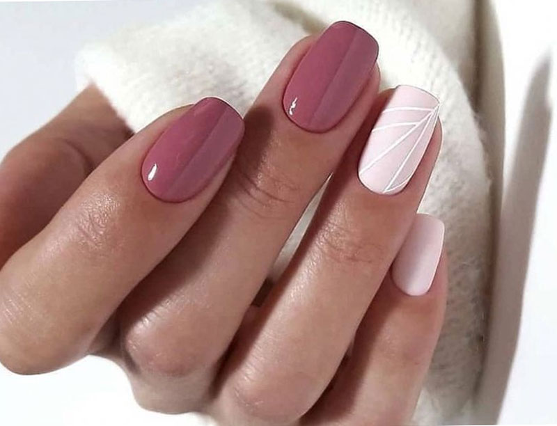 nail màu hồng đất cho mùa lạnh với điểm nhấn màu trắng sữa hồng